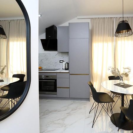 Luxury Apartments Monika Near The Sea With Private Parking بيبينيا المظهر الخارجي الصورة