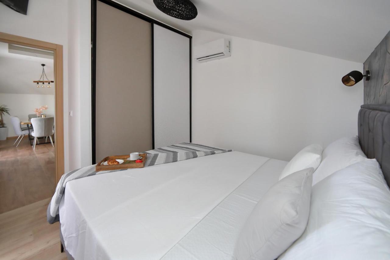 Luxury Apartments Monika Near The Sea With Private Parking بيبينيا المظهر الخارجي الصورة