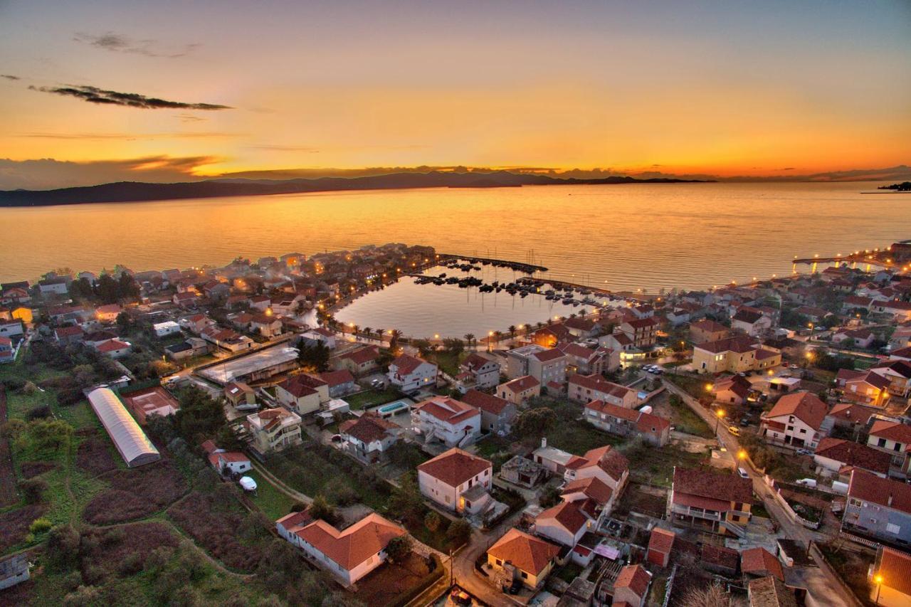 Luxury Apartments Monika Near The Sea With Private Parking بيبينيا المظهر الخارجي الصورة