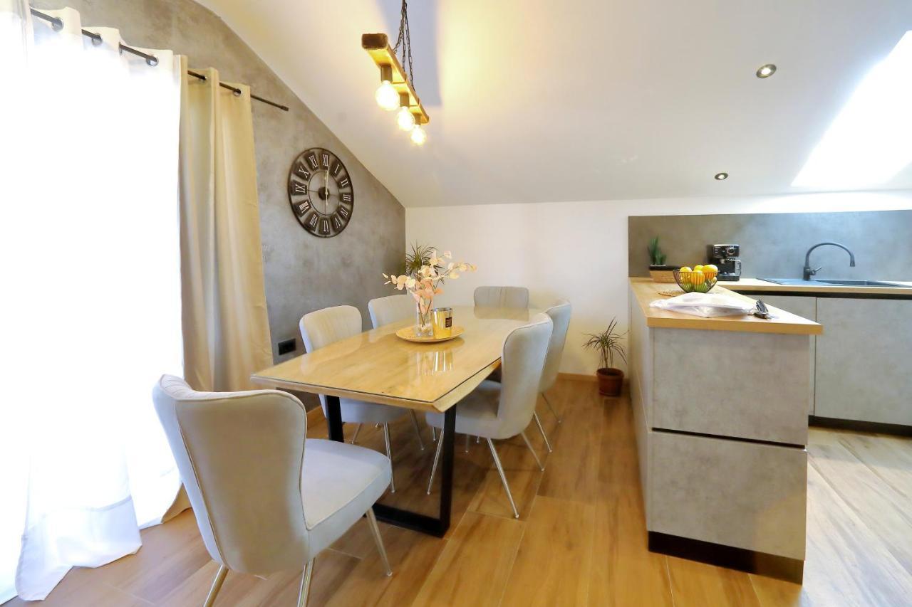 Luxury Apartments Monika Near The Sea With Private Parking بيبينيا المظهر الخارجي الصورة