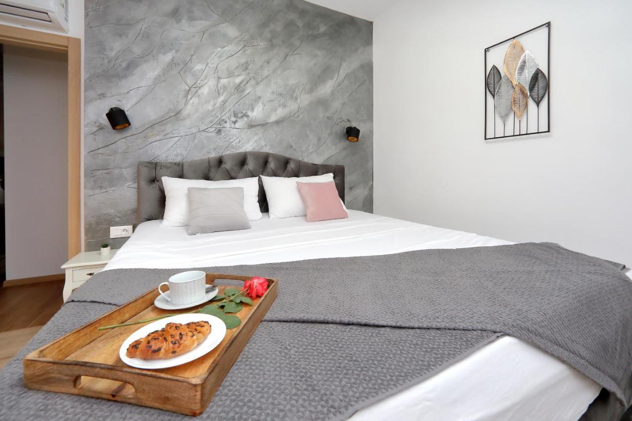Luxury Apartments Monika Near The Sea With Private Parking بيبينيا المظهر الخارجي الصورة