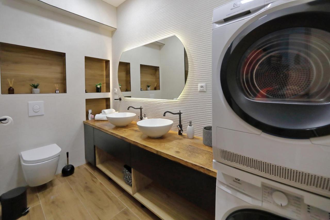 Luxury Apartments Monika Near The Sea With Private Parking بيبينيا المظهر الخارجي الصورة