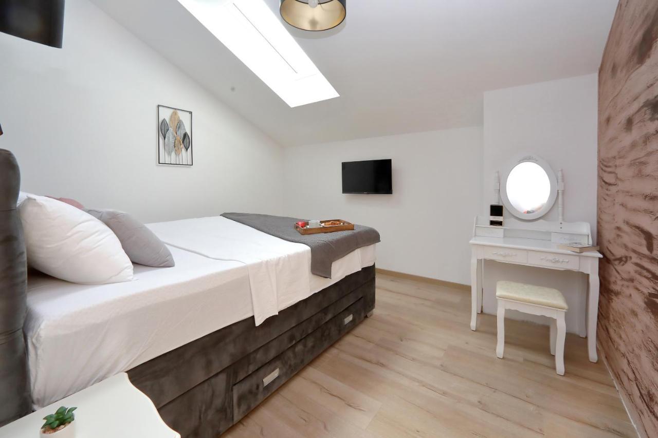 Luxury Apartments Monika Near The Sea With Private Parking بيبينيا المظهر الخارجي الصورة