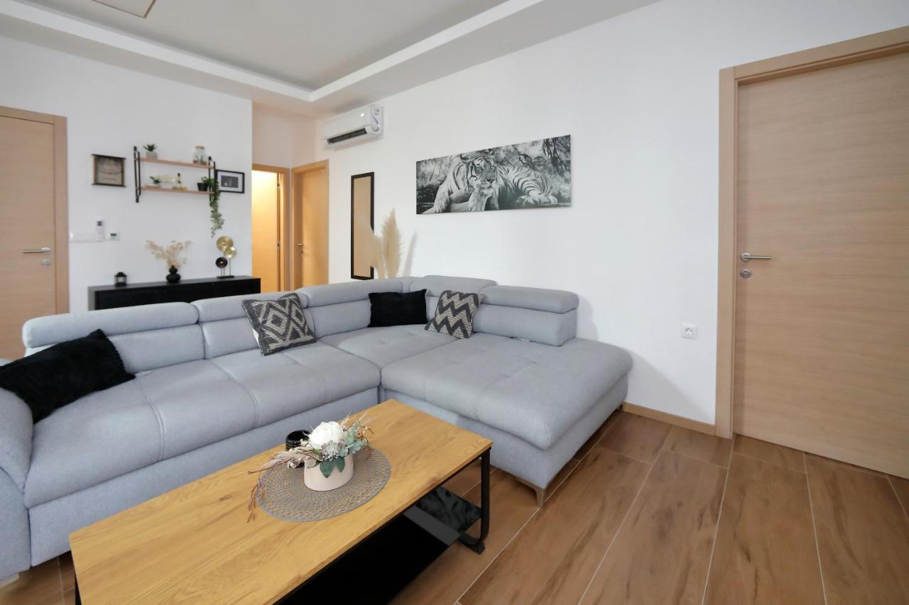Luxury Apartments Monika Near The Sea With Private Parking بيبينيا المظهر الخارجي الصورة