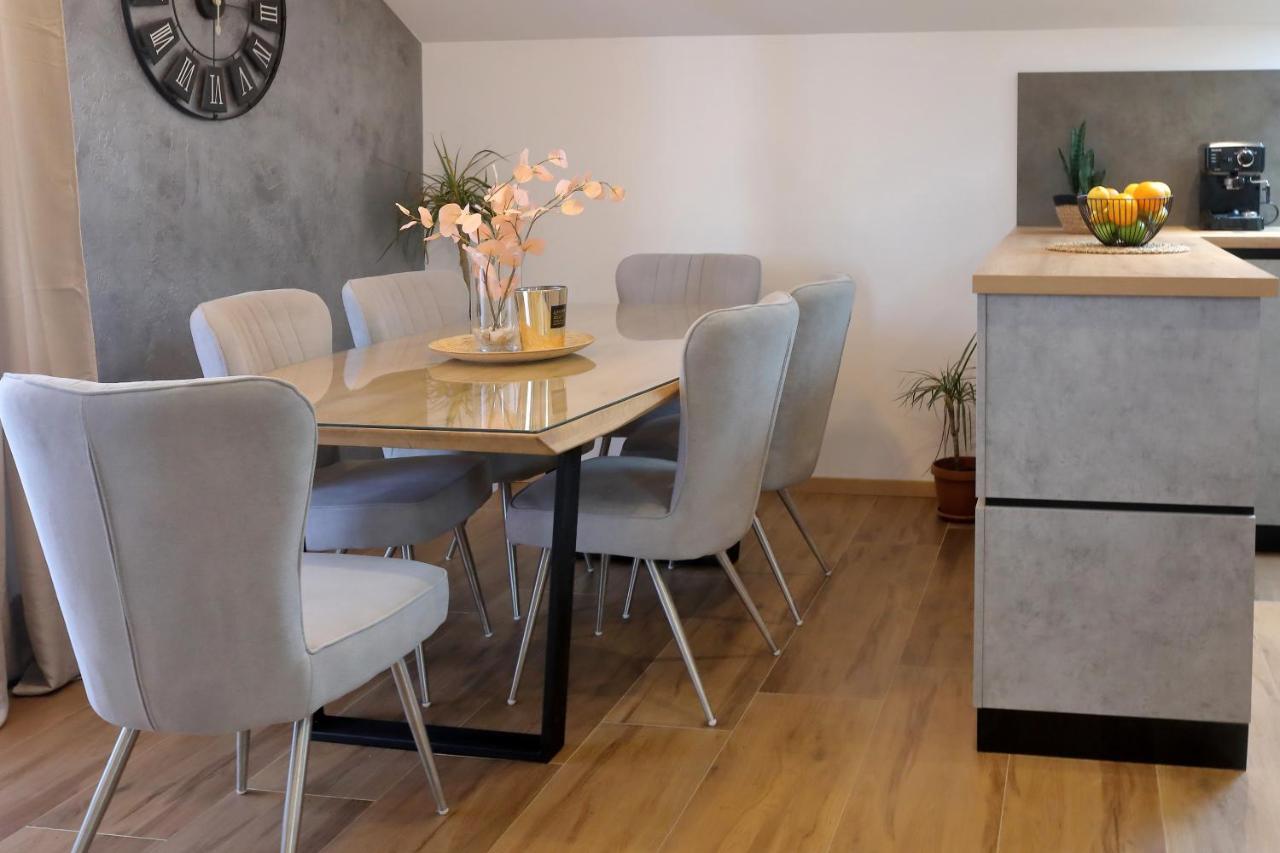 Luxury Apartments Monika Near The Sea With Private Parking بيبينيا المظهر الخارجي الصورة