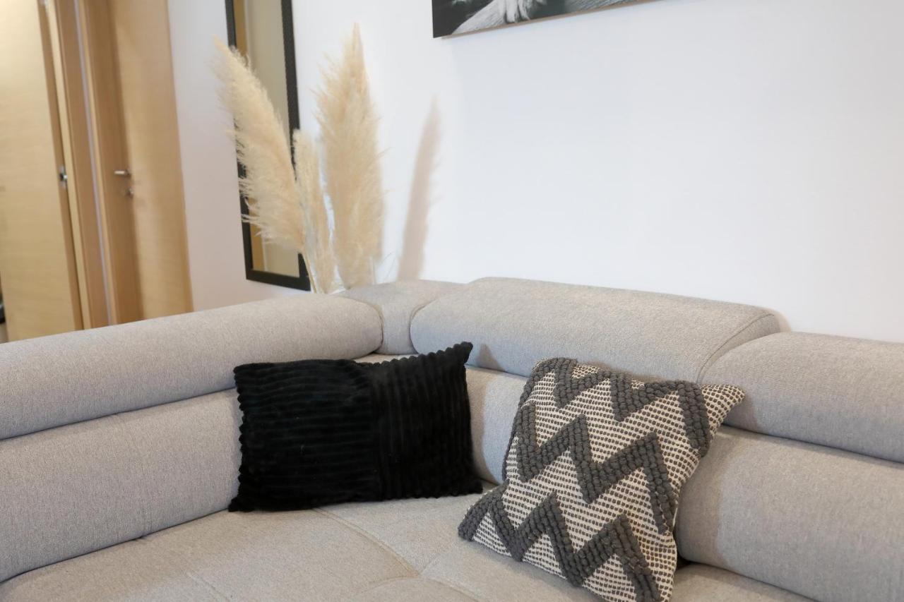 Luxury Apartments Monika Near The Sea With Private Parking بيبينيا المظهر الخارجي الصورة