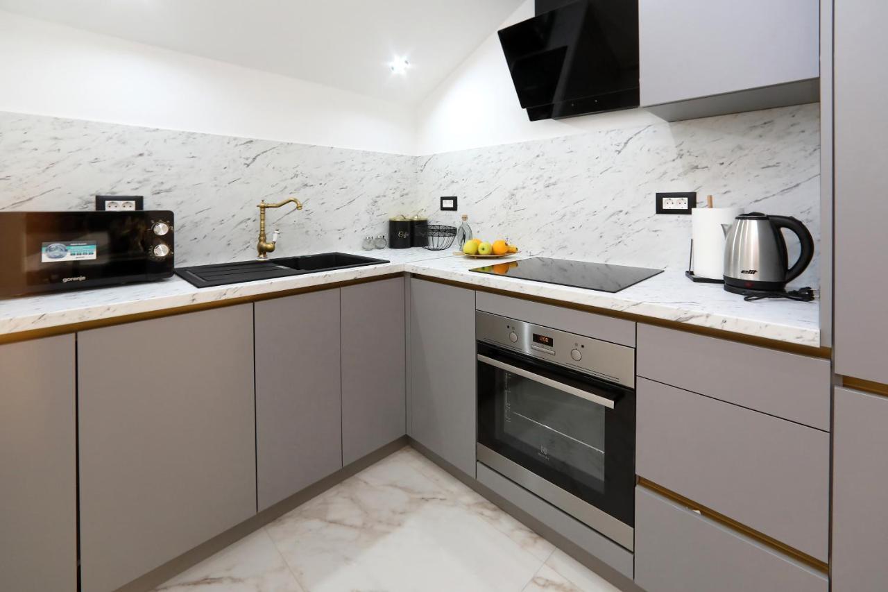Luxury Apartments Monika Near The Sea With Private Parking بيبينيا المظهر الخارجي الصورة