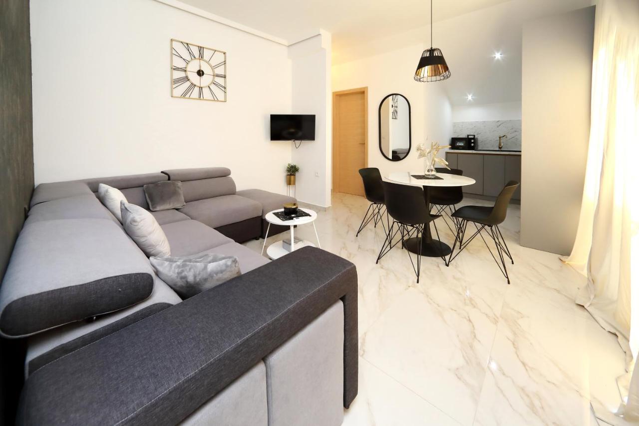 Luxury Apartments Monika Near The Sea With Private Parking بيبينيا المظهر الخارجي الصورة