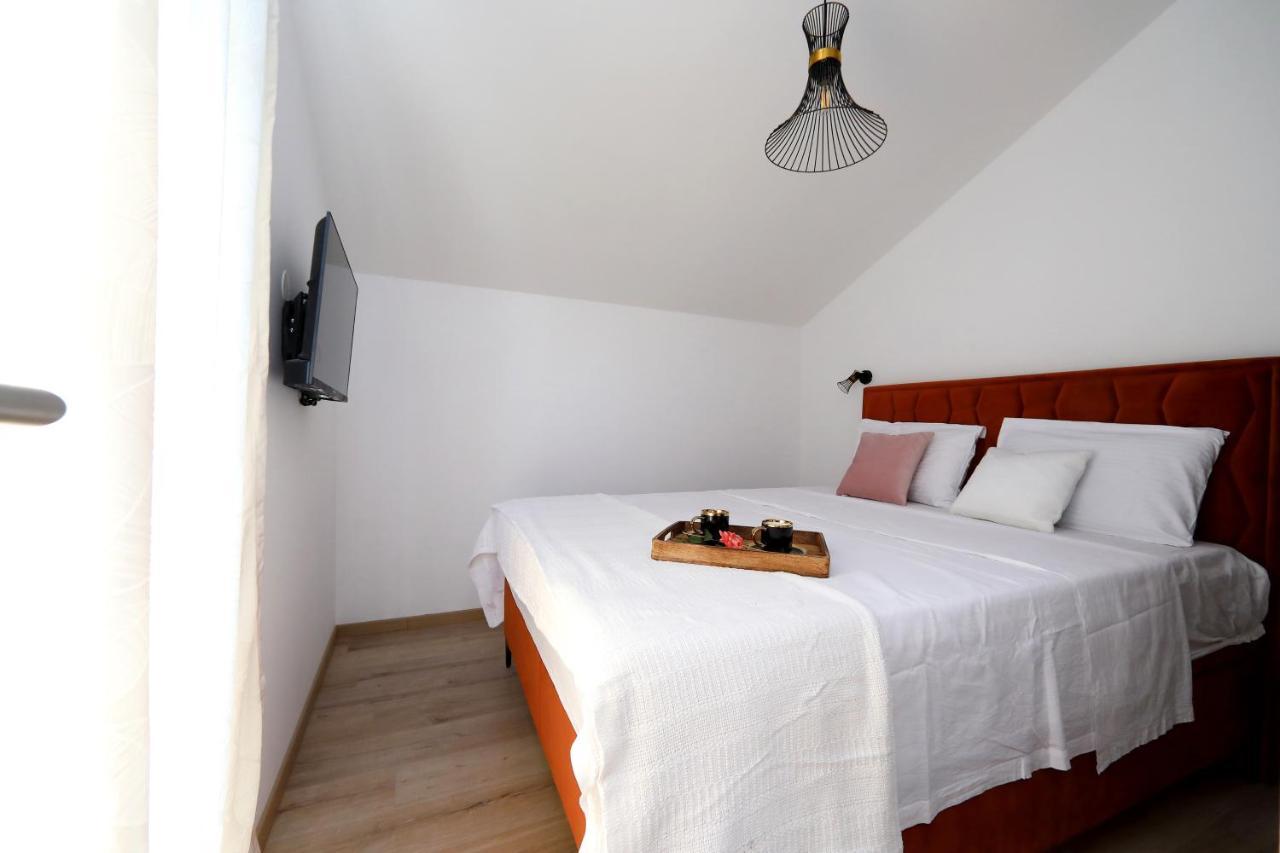 Luxury Apartments Monika Near The Sea With Private Parking بيبينيا المظهر الخارجي الصورة