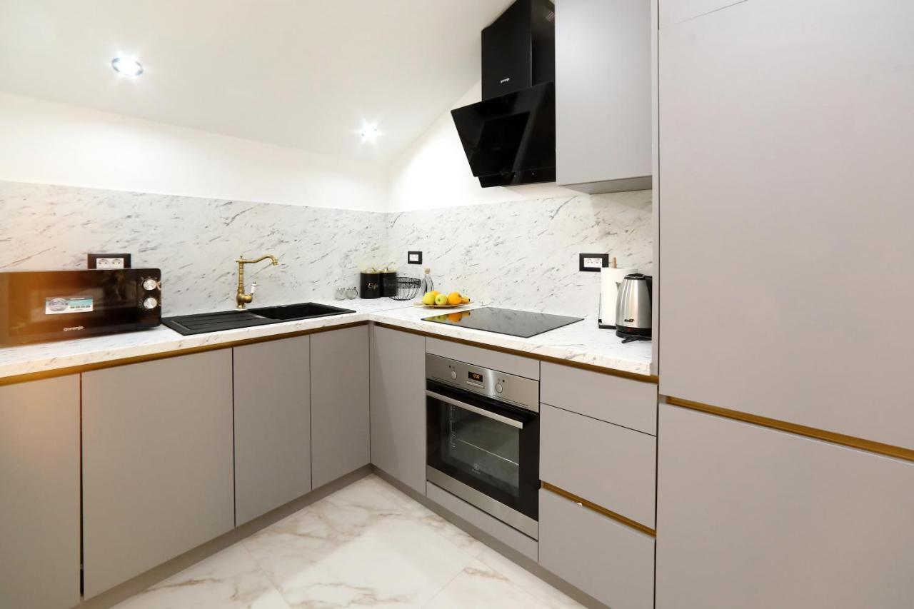 Luxury Apartments Monika Near The Sea With Private Parking بيبينيا المظهر الخارجي الصورة
