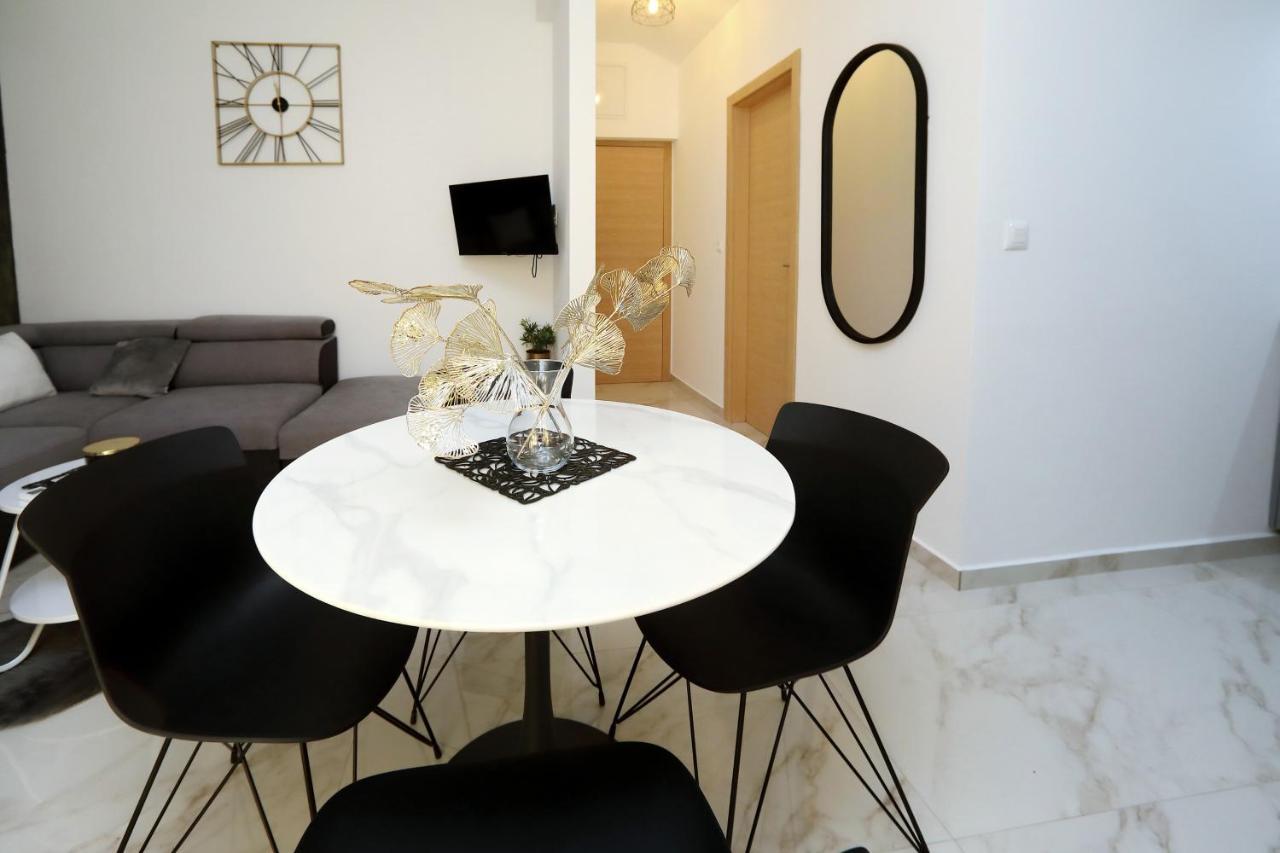 Luxury Apartments Monika Near The Sea With Private Parking بيبينيا المظهر الخارجي الصورة
