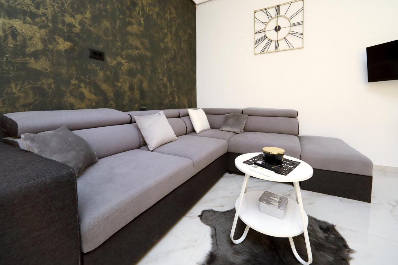 Luxury Apartments Monika Near The Sea With Private Parking بيبينيا المظهر الخارجي الصورة