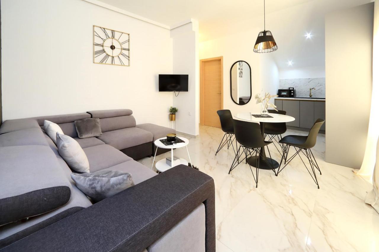 Luxury Apartments Monika Near The Sea With Private Parking بيبينيا المظهر الخارجي الصورة