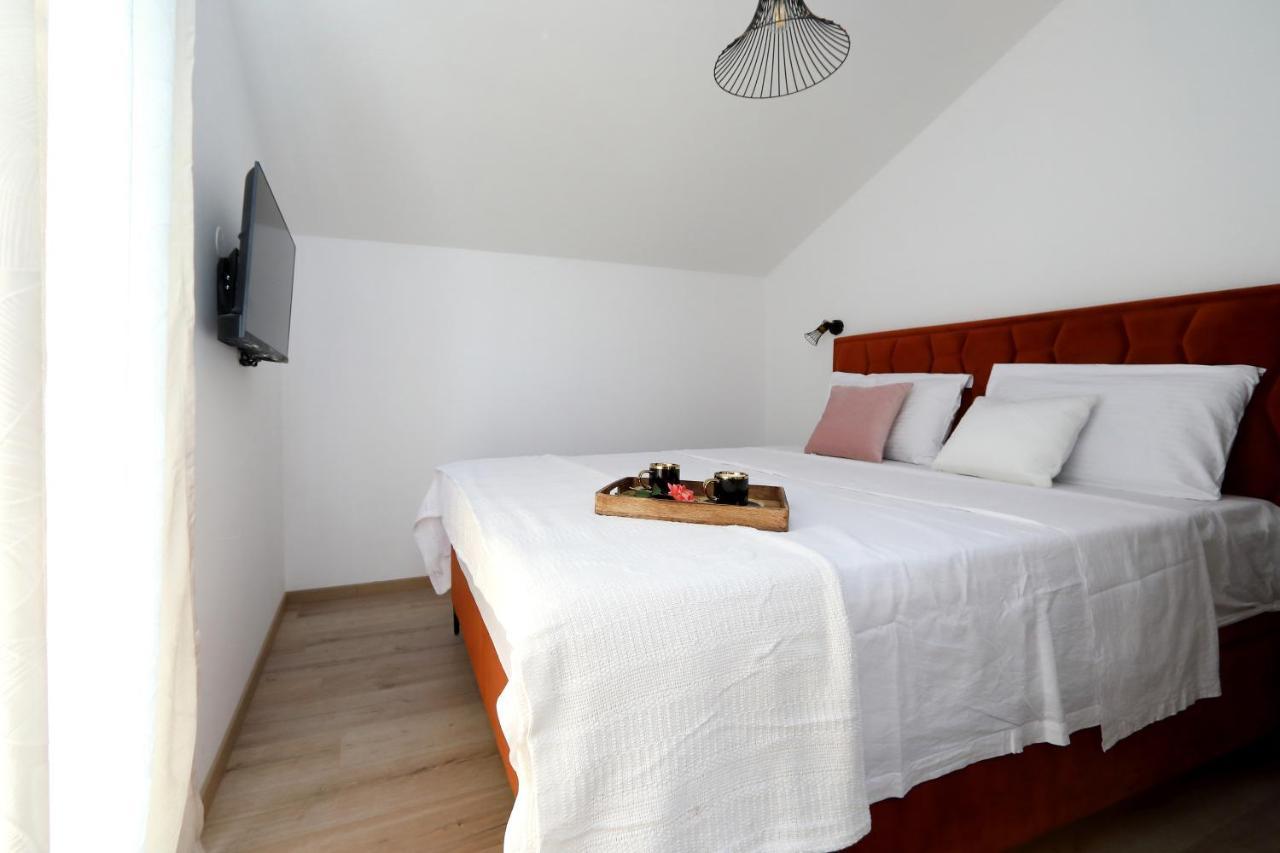 Luxury Apartments Monika Near The Sea With Private Parking بيبينيا المظهر الخارجي الصورة